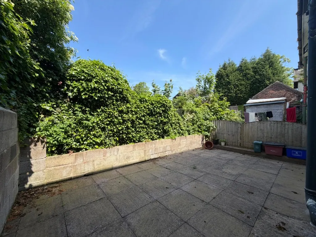 Poplar Grove, Newcastle-Under-Lyme, ST5, photo 10