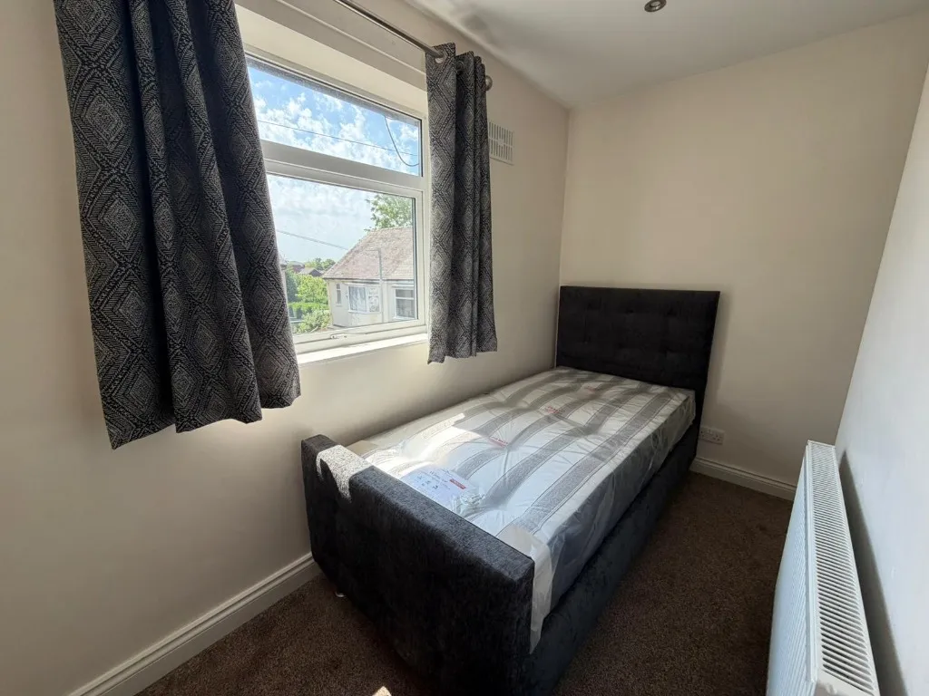 Poplar Grove, Newcastle-Under-Lyme, ST5, photo 7
