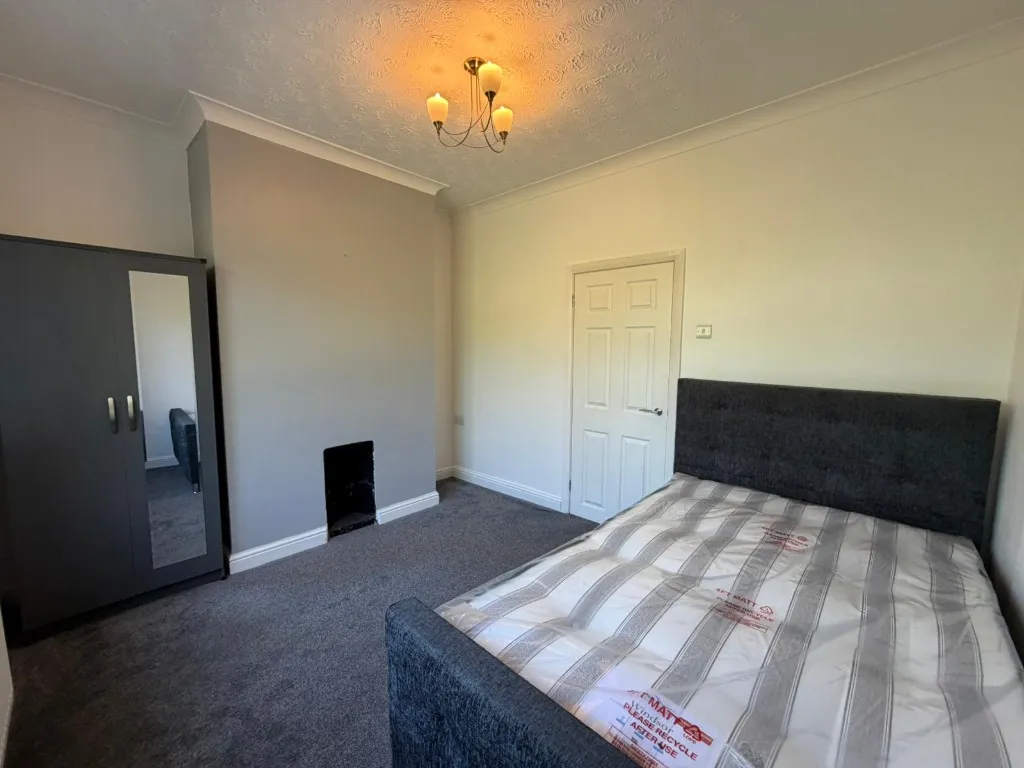 Poplar Grove, Newcastle-Under-Lyme, ST5, photo 6