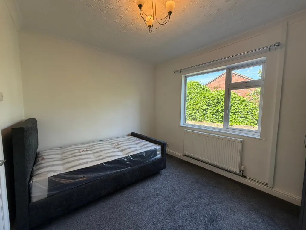 Poplar Grove, Newcastle-Under-Lyme, ST5, photo 4