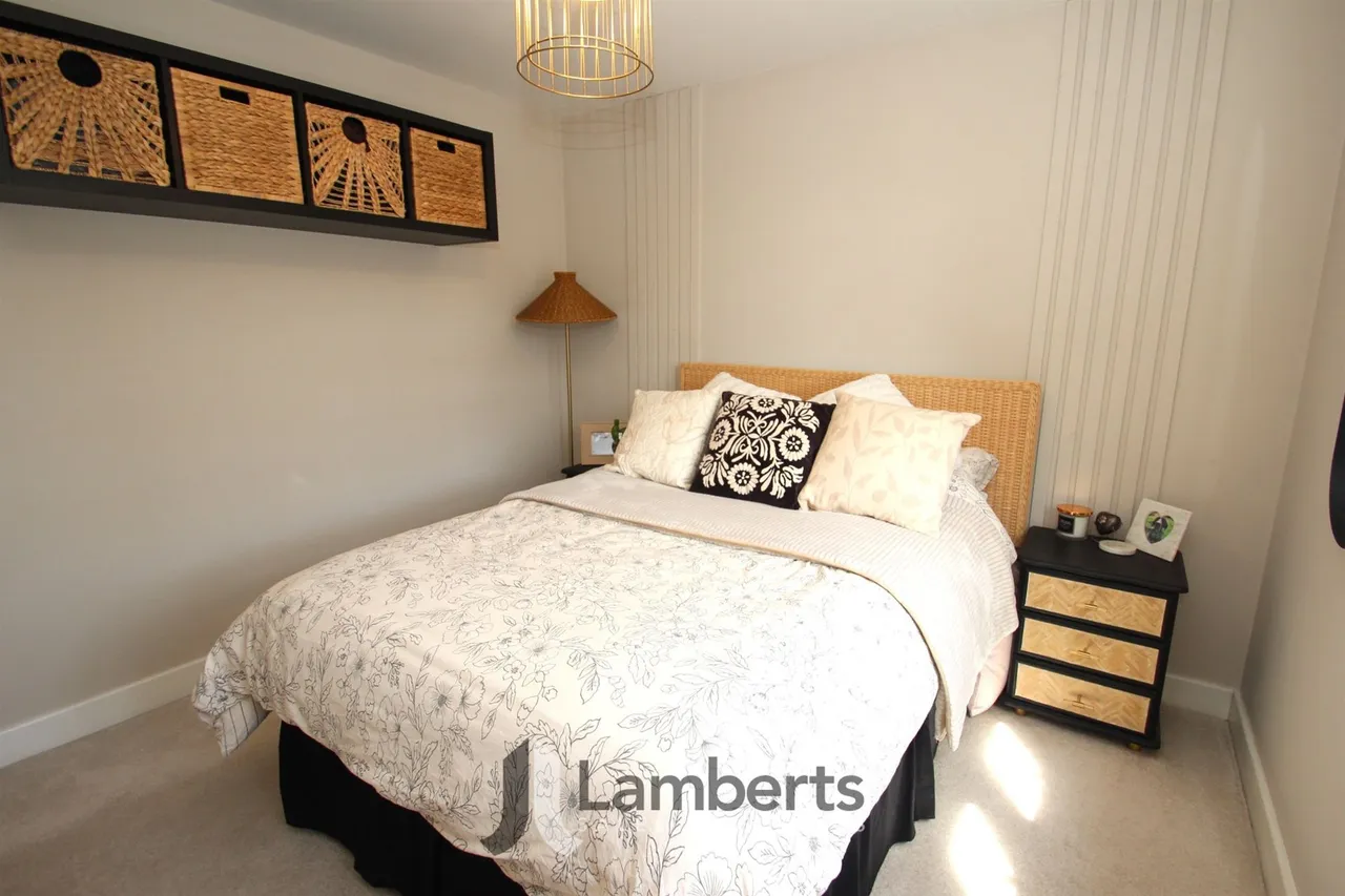 2 Charlton Place, Studley, photo 9