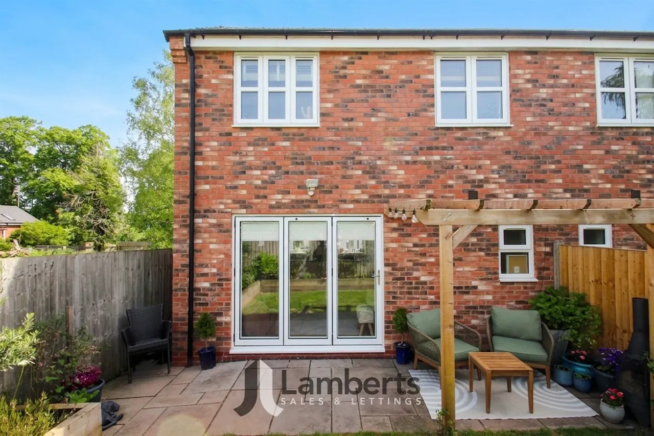 2 Charlton Place, Studley, photo 19
