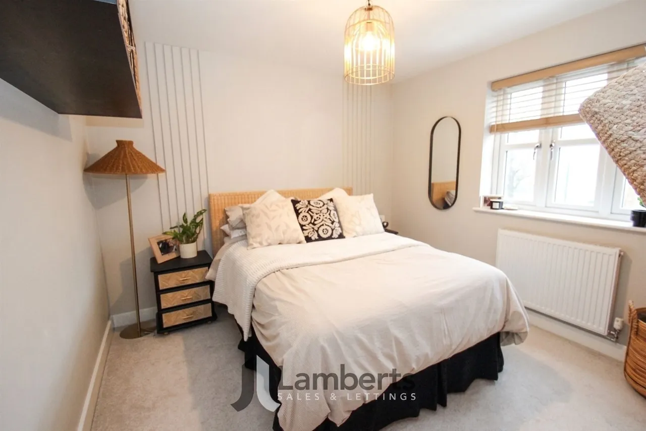 2 Charlton Place, Studley, photo 7