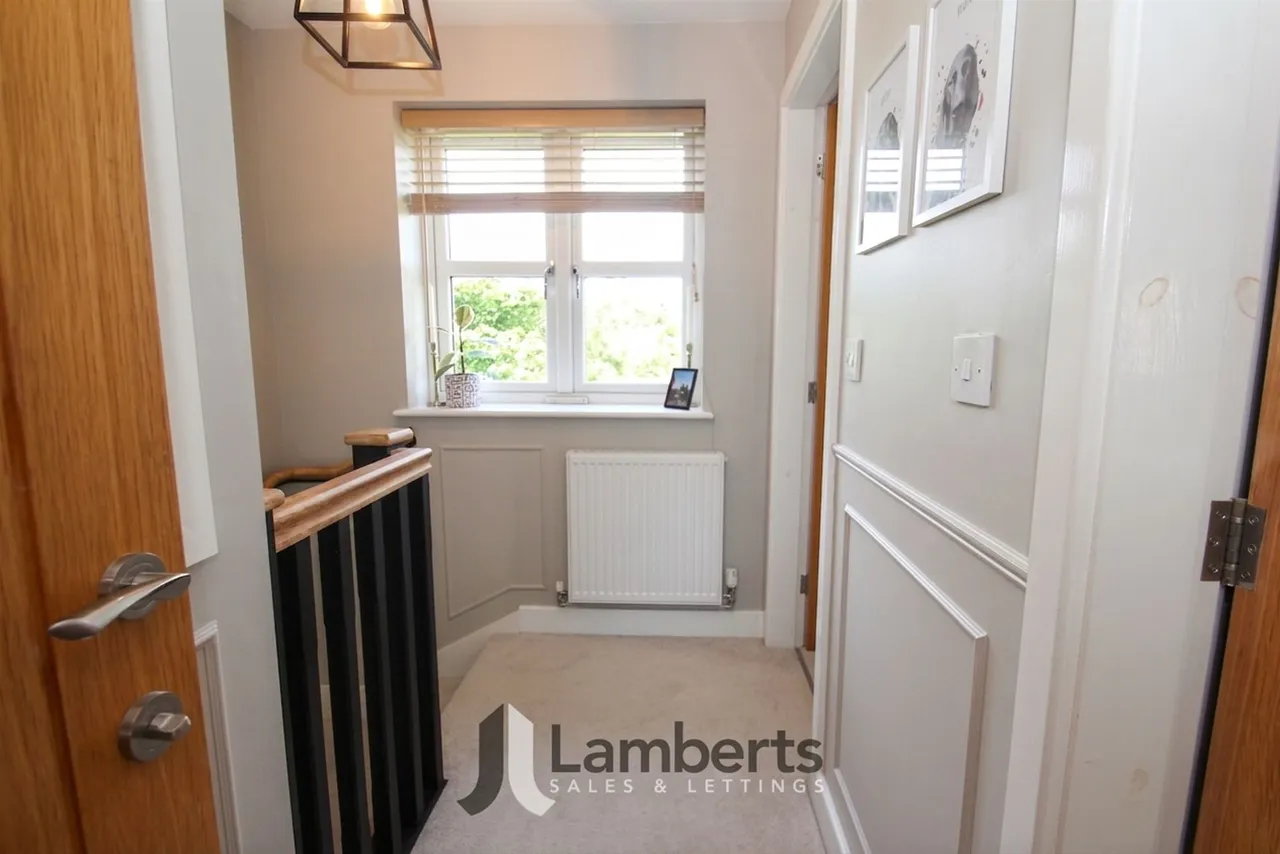2 Charlton Place, Studley, photo 13