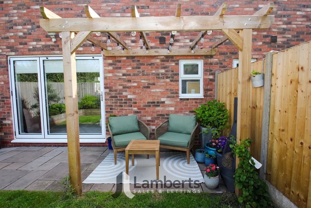 2 Charlton Place, Studley, photo 17
