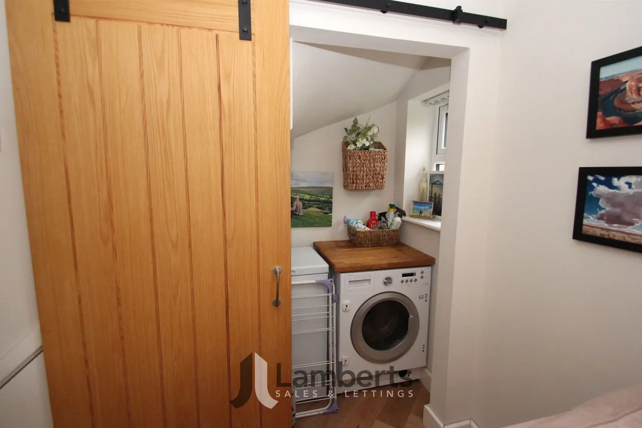 2 Charlton Place, Studley, photo 5