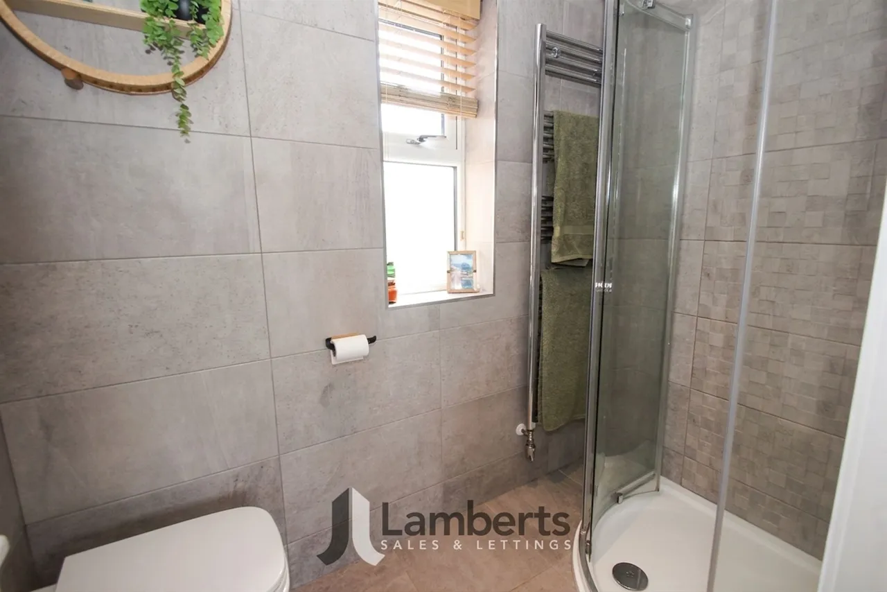 2 Charlton Place, Studley, photo 14