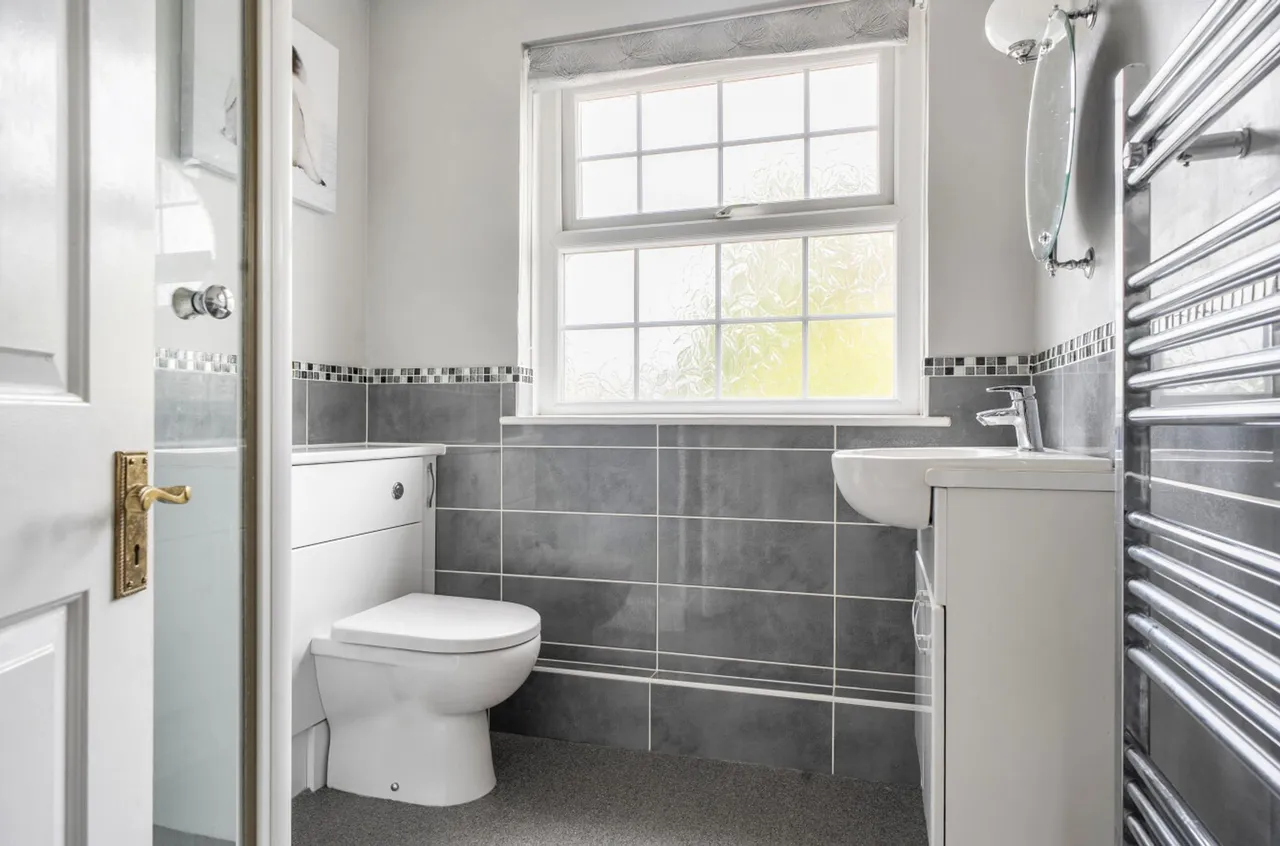 Fishbourne Road East, Chichester, PO19, photo 7