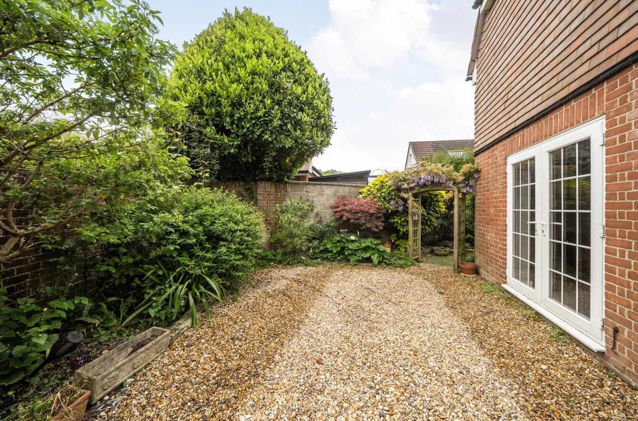 Fishbourne Road East, Chichester, PO19, photo 16