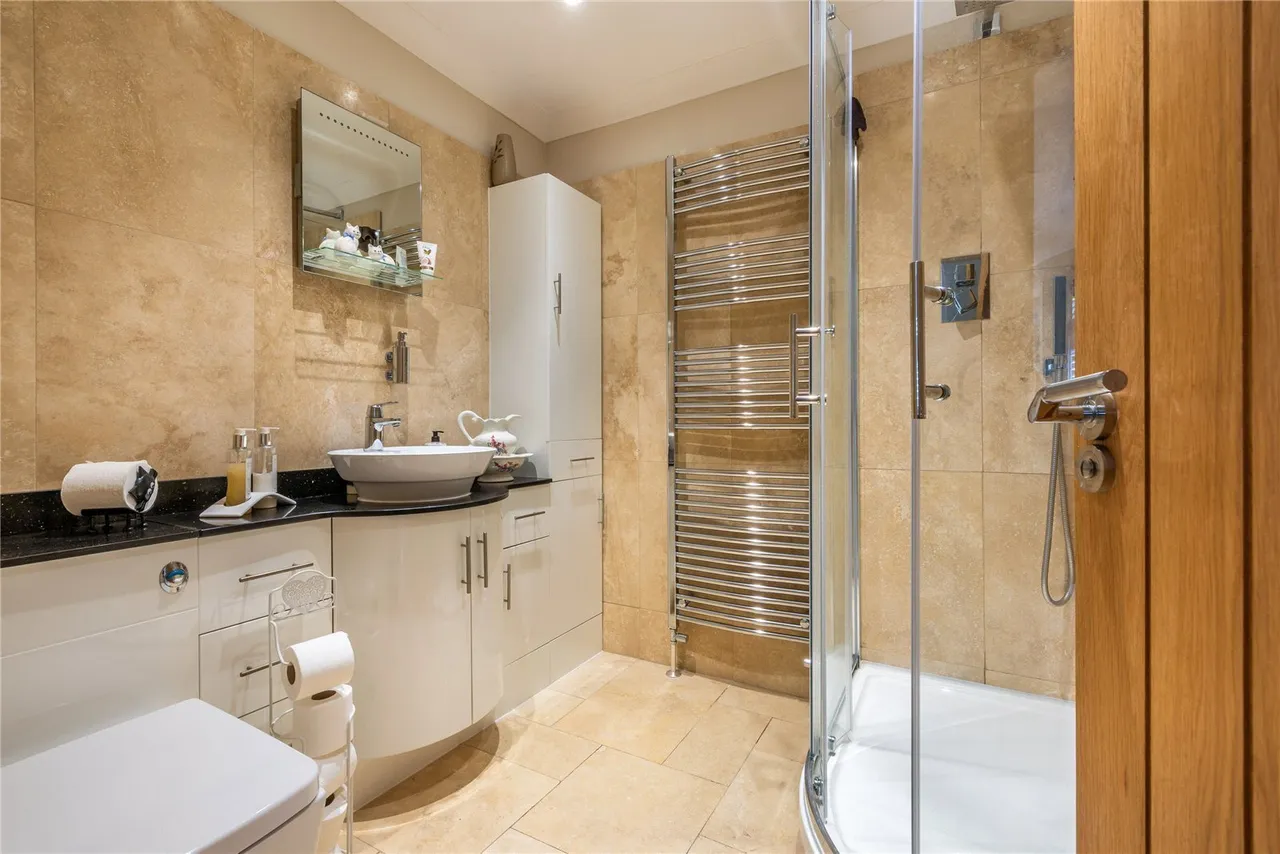 Usherwood Close, Tadworth, KT20, photo 11