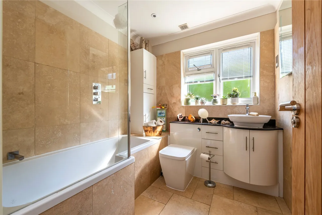 Usherwood Close, Tadworth, KT20, photo 8