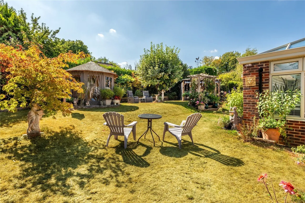 Usherwood Close, Tadworth, KT20, photo 19