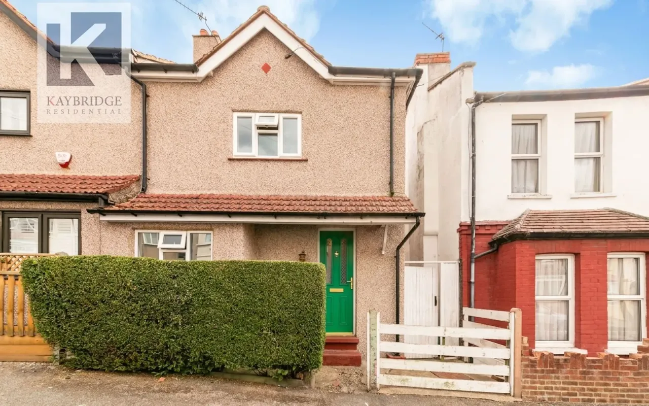 3 bed property for sale — Constance Road, Sutton, SM1