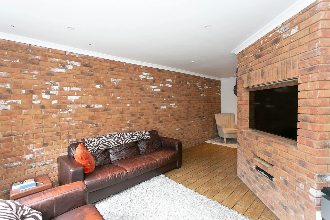 Garston, WD25, photo 6