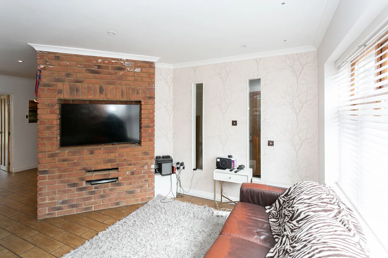 Garston, WD25, photo 8
