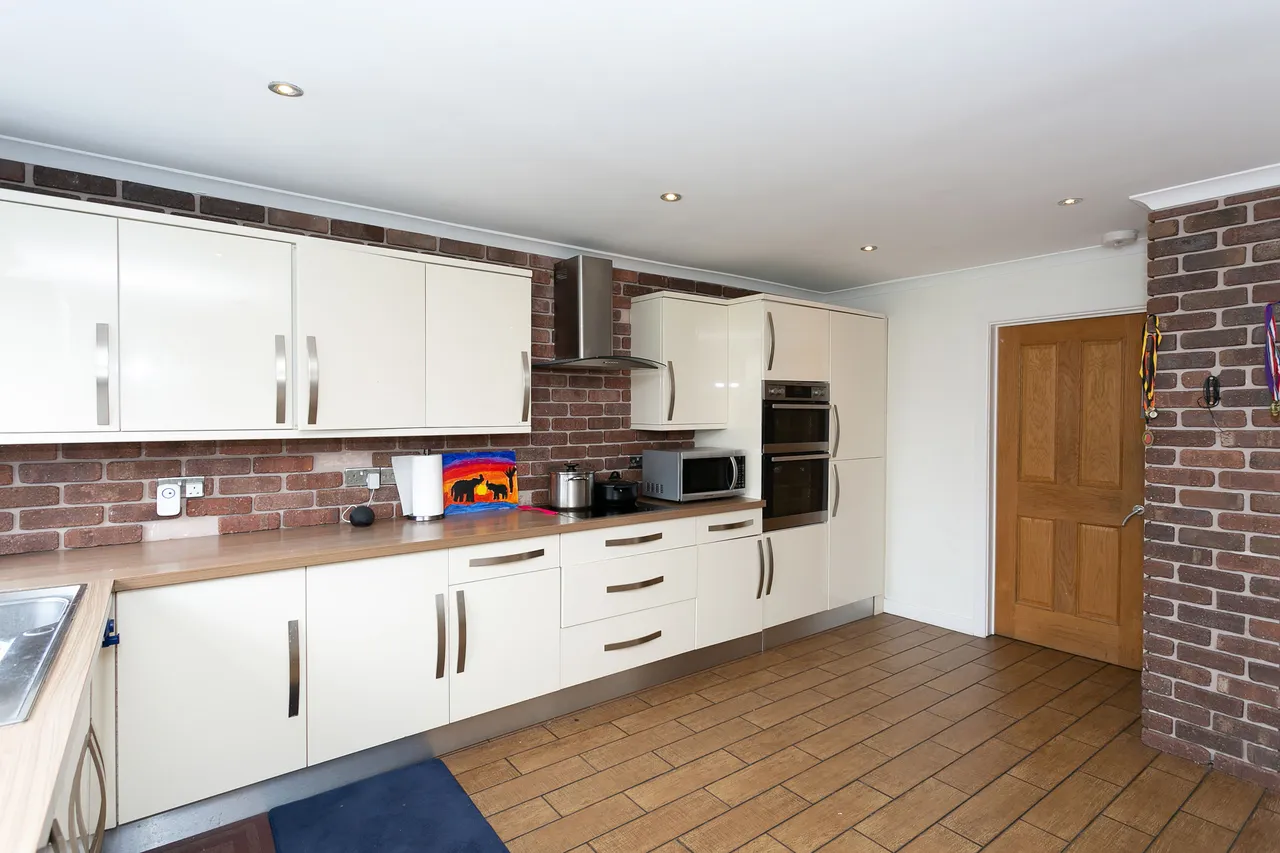 Garston, WD25, photo 14