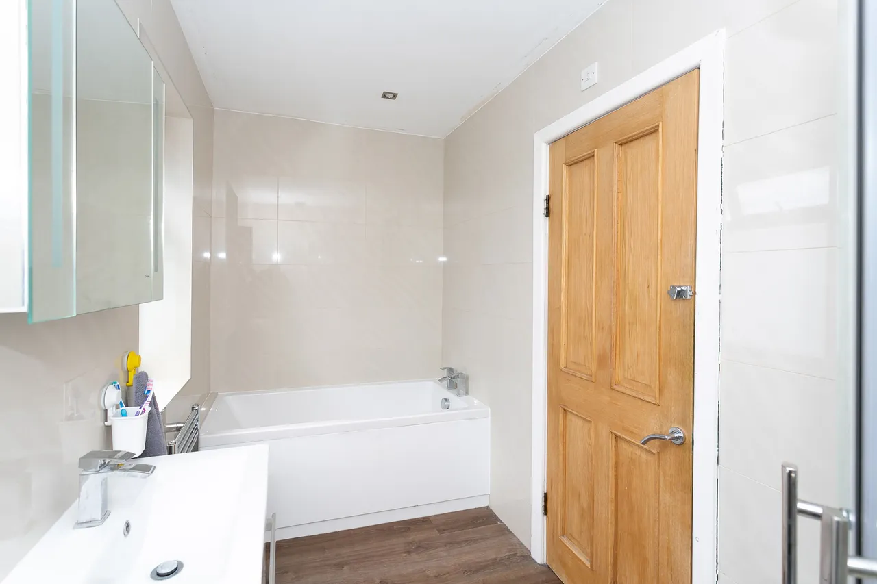 Garston, WD25, photo 18