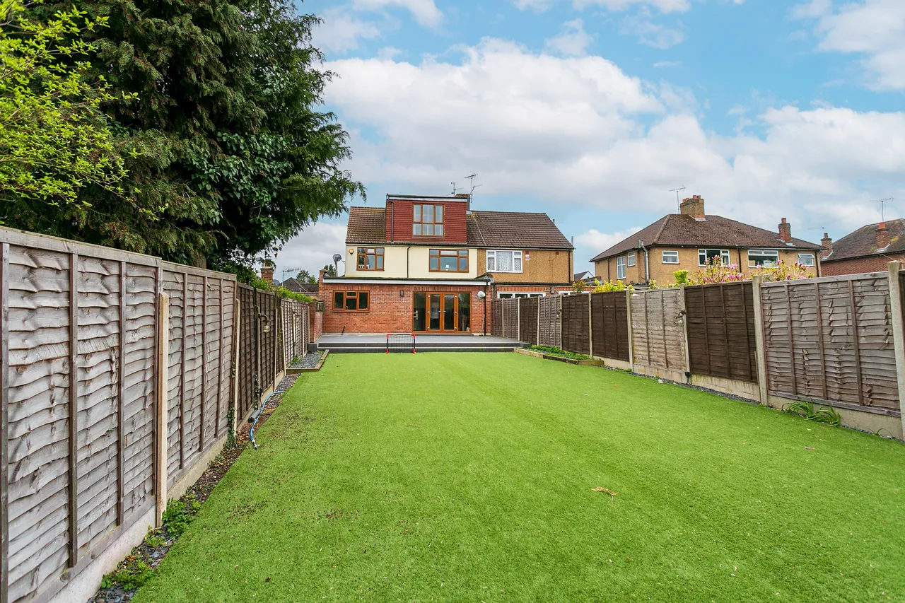 Garston, WD25, photo 17
