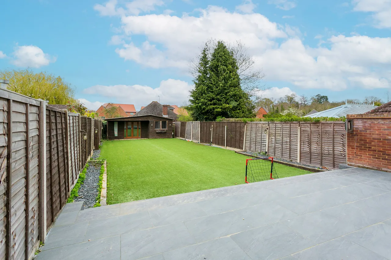 Garston, WD25, photo 29