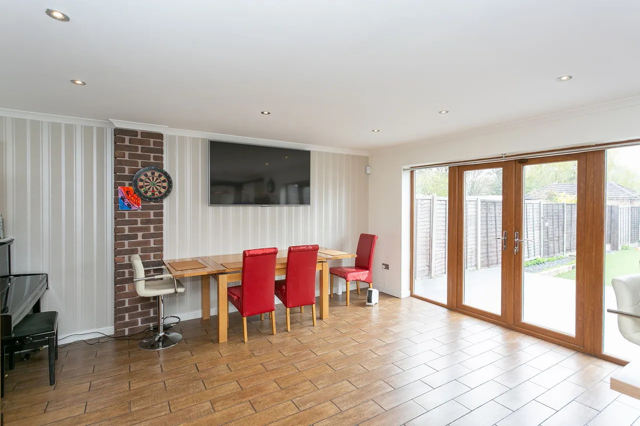 Garston, WD25, photo 11
