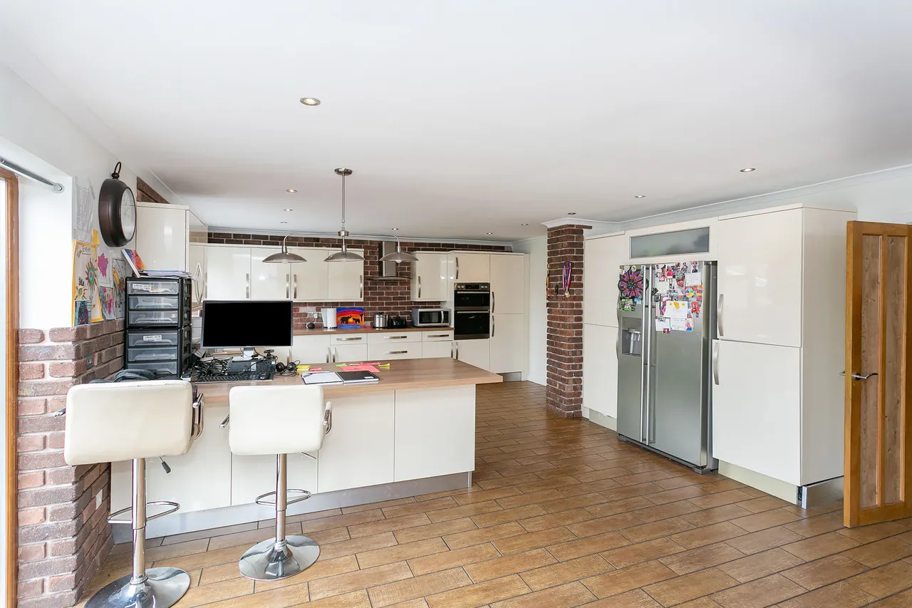 Garston, WD25, photo 10