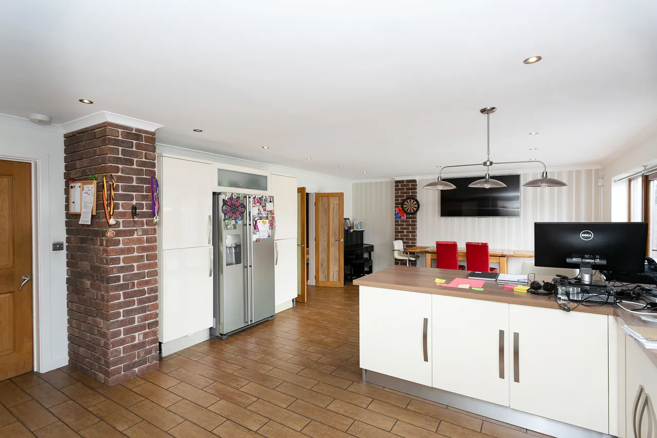 Garston, WD25, photo 15