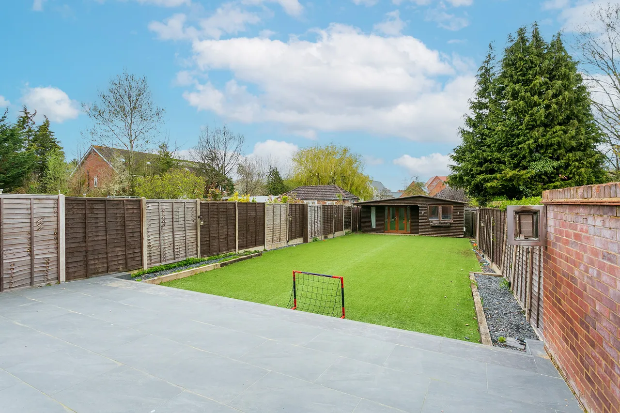 Garston, WD25, photo 16