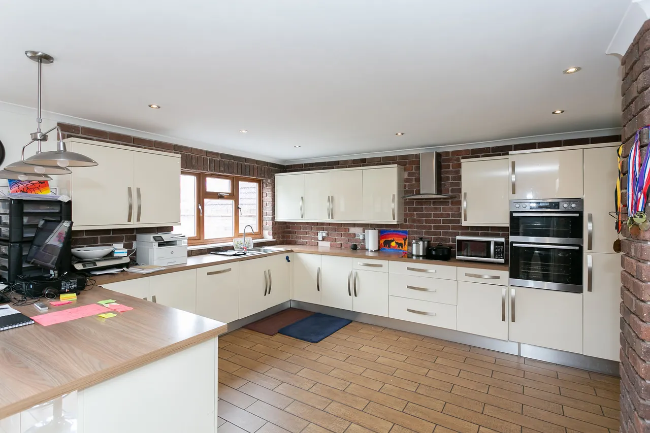 Garston, WD25, photo 13