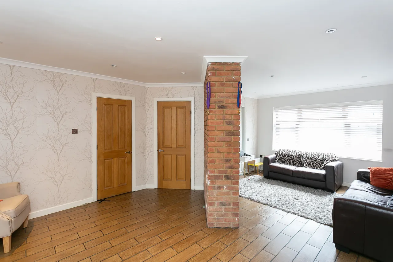 Garston, WD25, photo 4