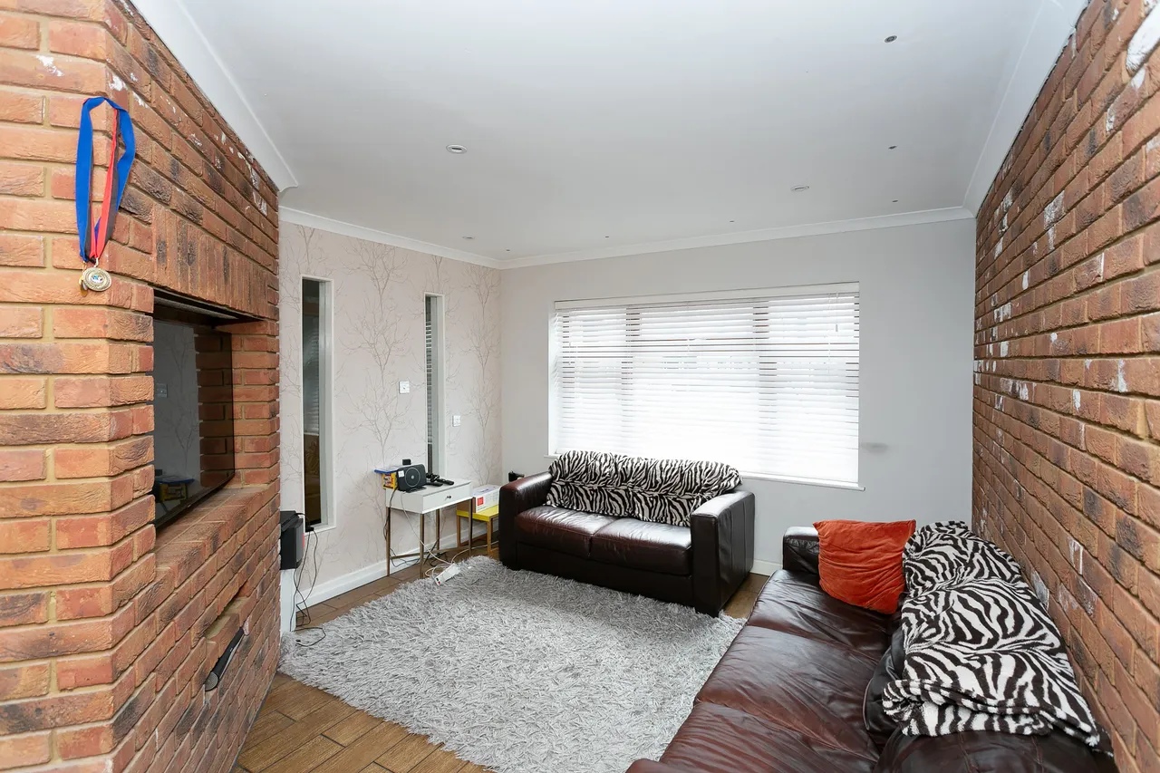 Garston, WD25, photo 3
