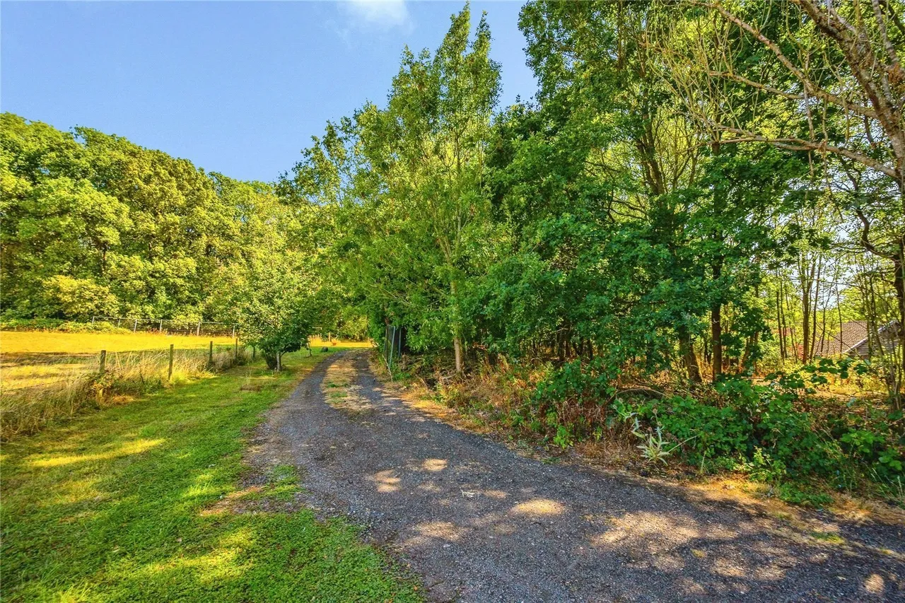 Dunstable Road, Studham, Dunstable, Bedfordshire, LU6, photo 34