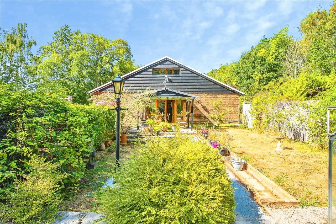 Dunstable Road, Studham, Dunstable, Bedfordshire, LU6, photo 3