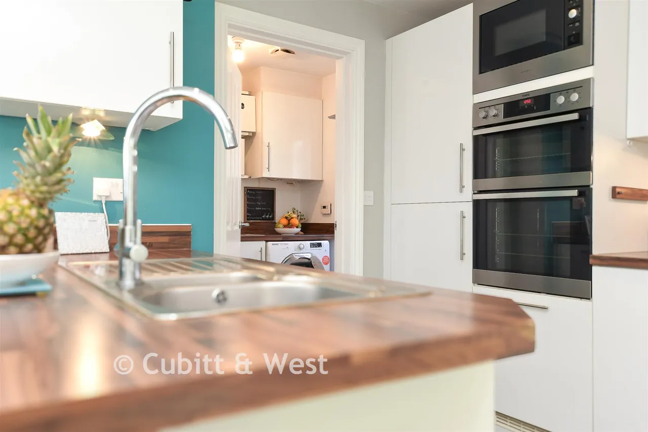 Haine Close, Horley, RH6, photo 4