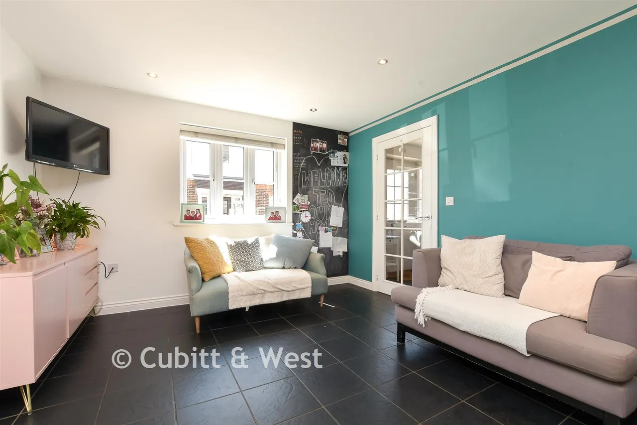 Haine Close, Horley, RH6, photo 5