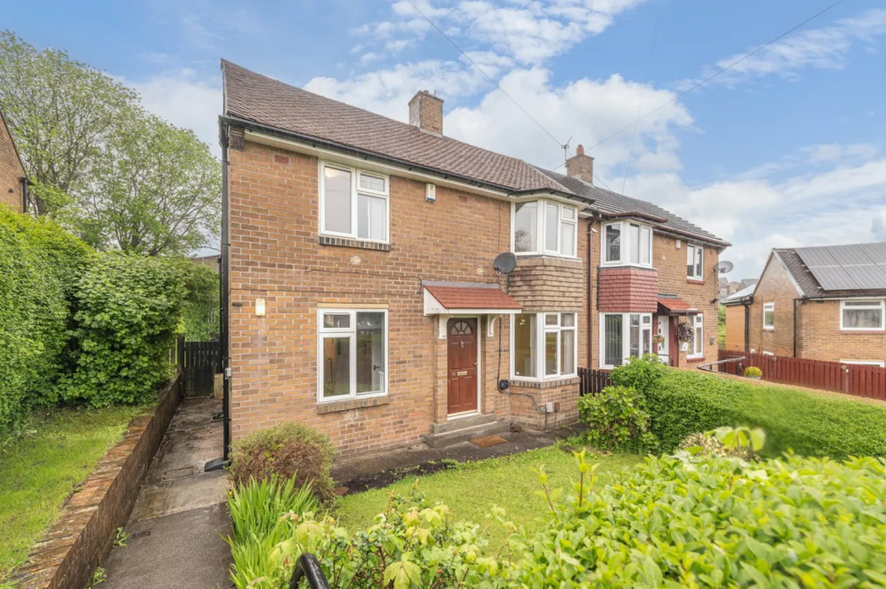 3 bed house for sale — Sandene Avenue, Huddersfield