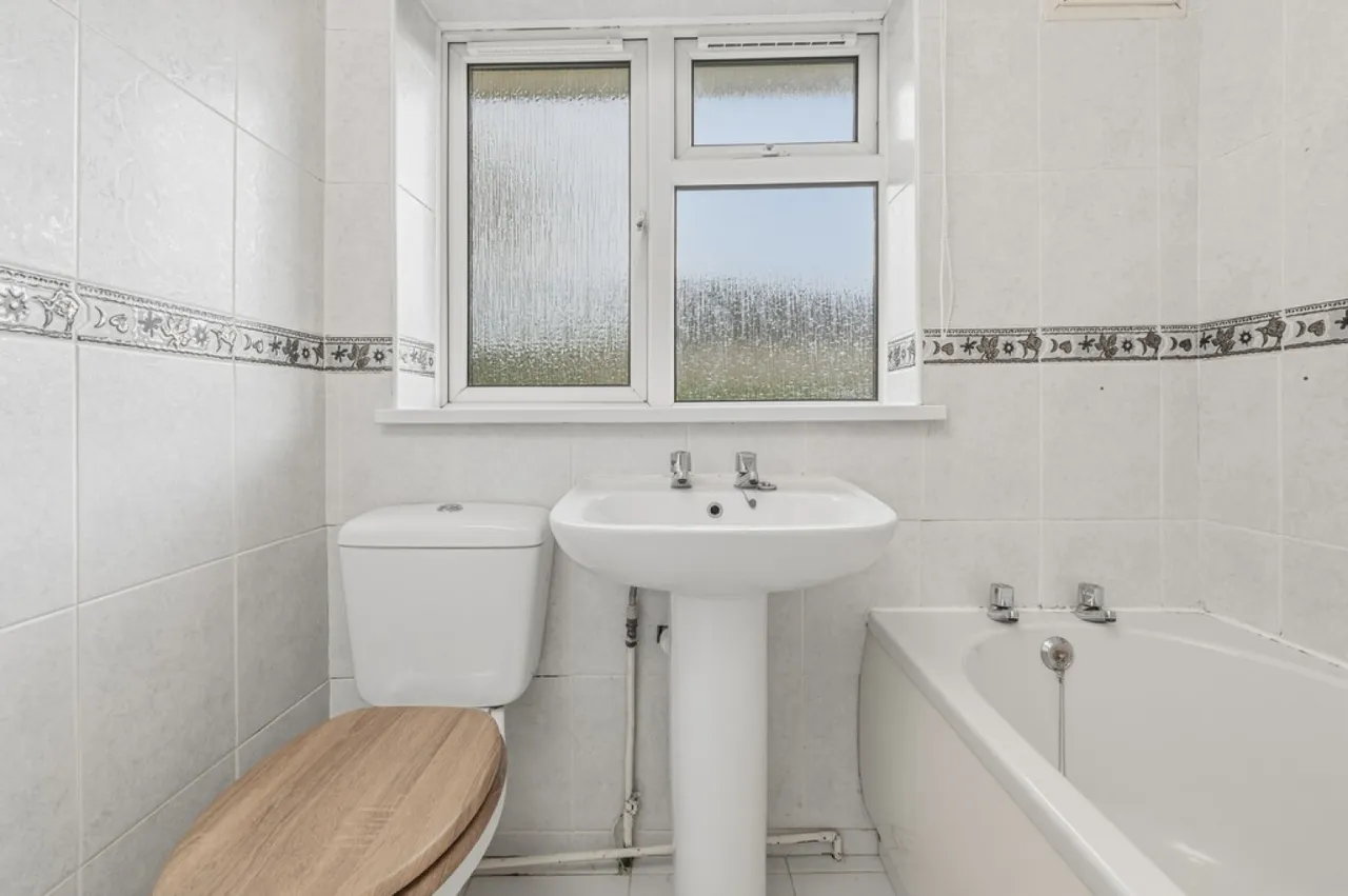 Sandene Avenue, Huddersfield, photo 12