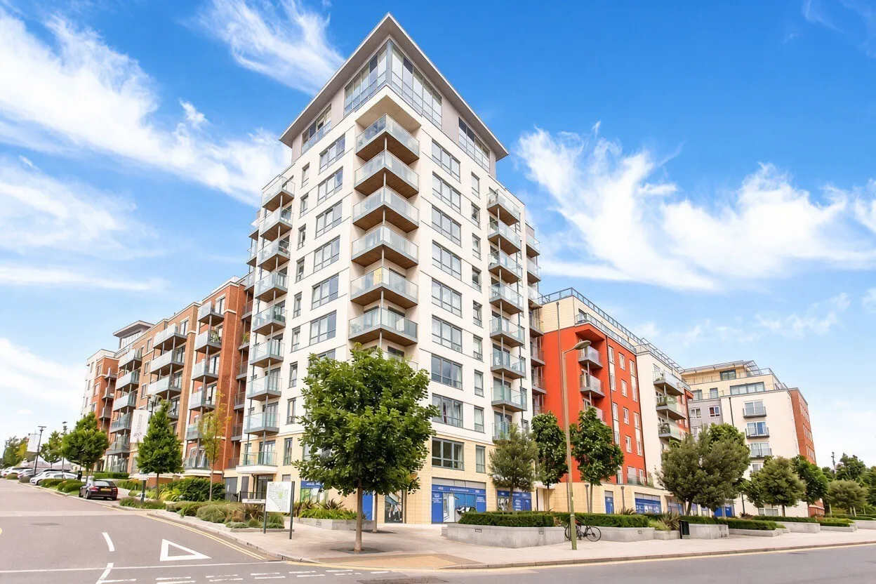 2 bed flat to rent — Ensign House, NW9