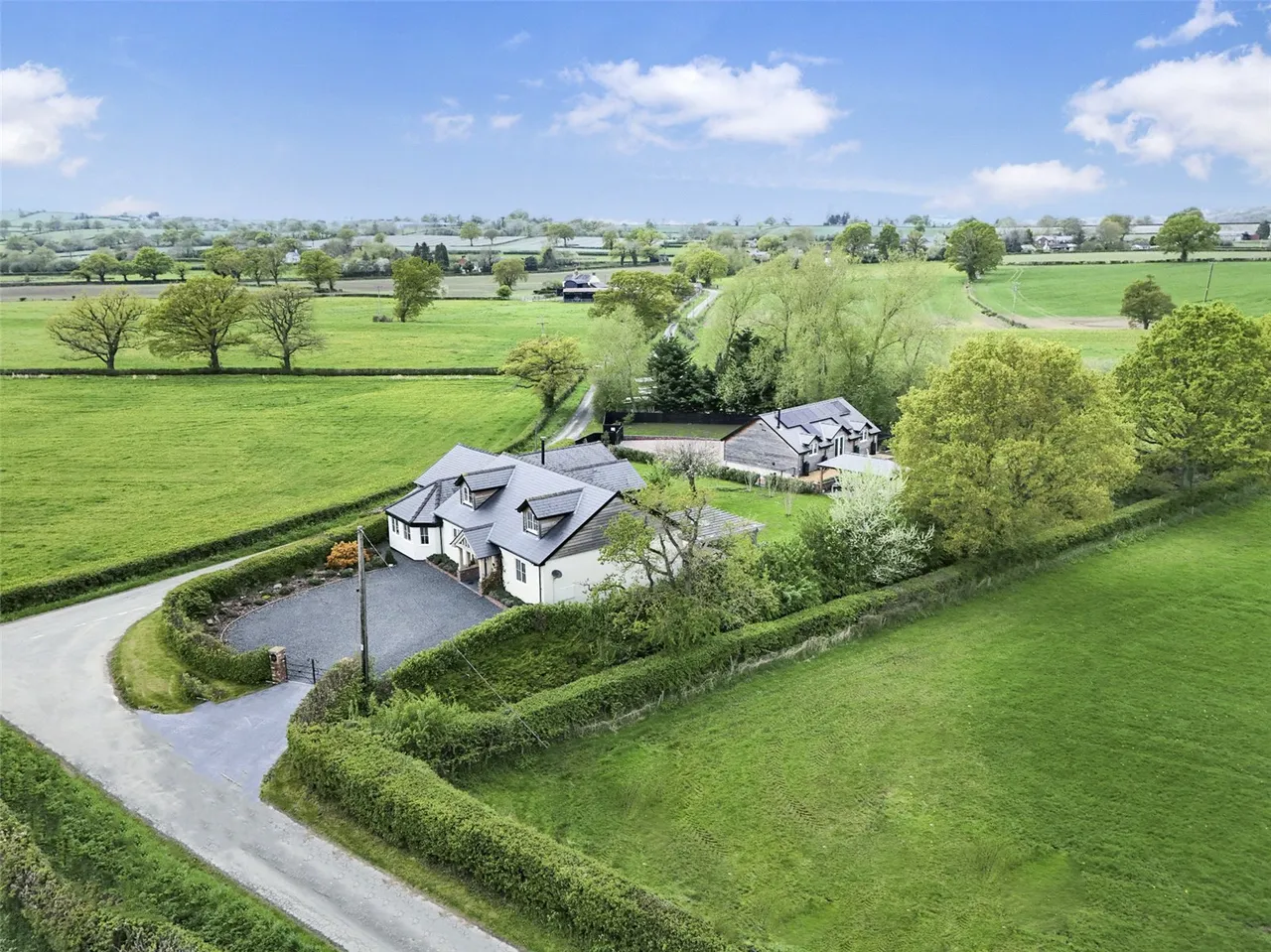 8 bed house for sale, Pool Quay, Welshpool