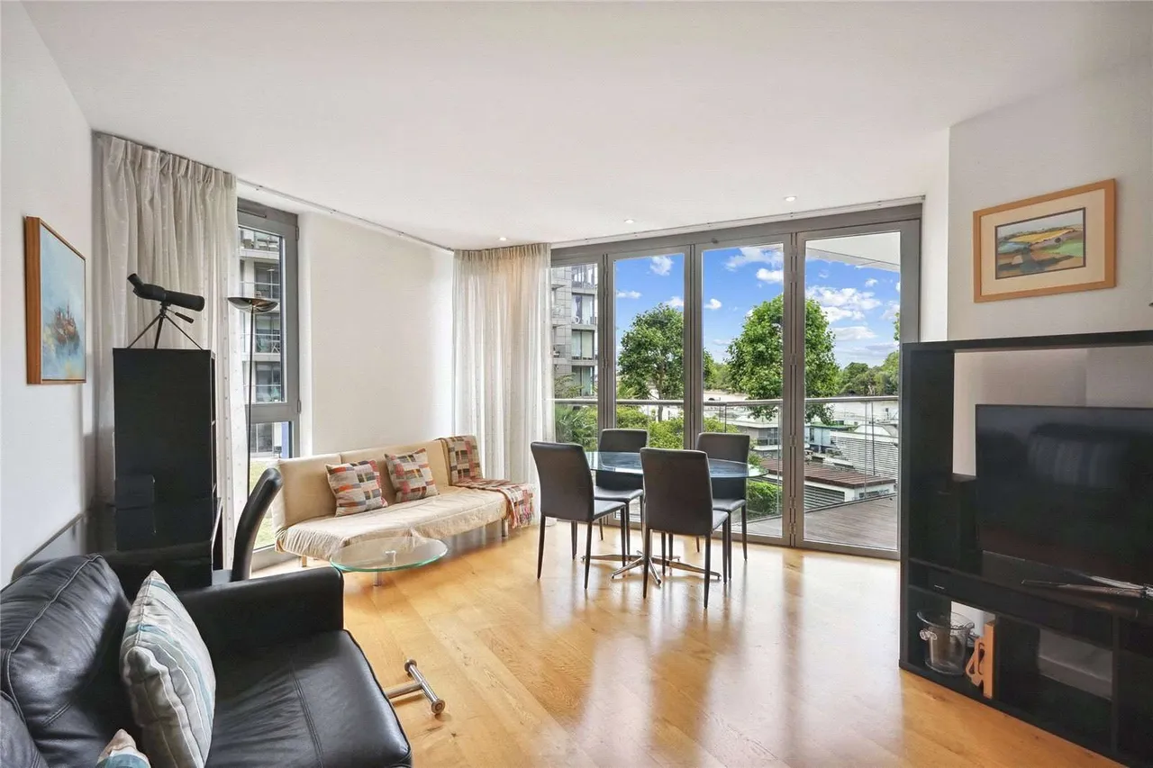 2 bed flat for sale — Eastfields Avenue, London, SW18 1JX