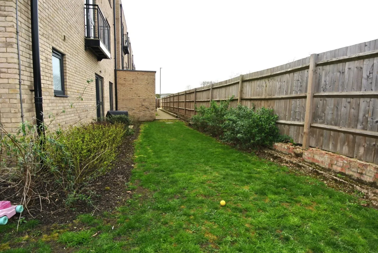 35a Woodthorpe Road, Ashford, London, TW15 2AZ, photo 13