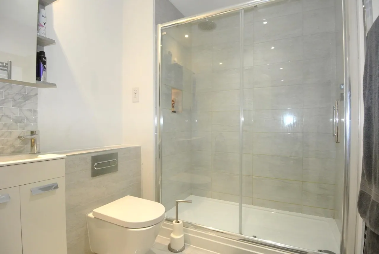 35a Woodthorpe Road, Ashford, London, TW15 2AZ, photo 10