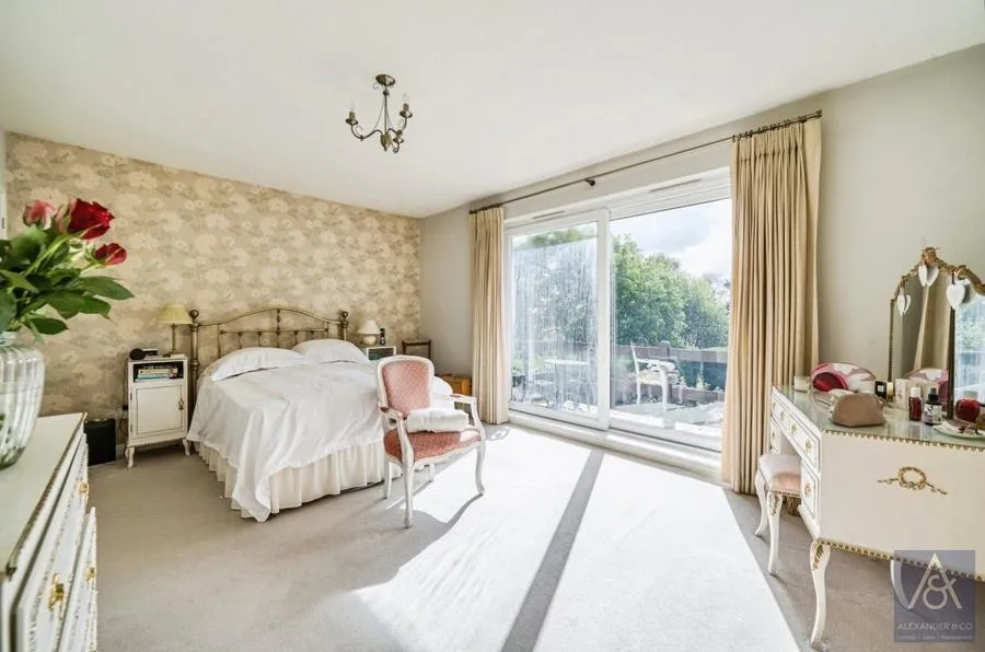 Queen Catherine Road, Steeple Claydon, MK18, photo 6