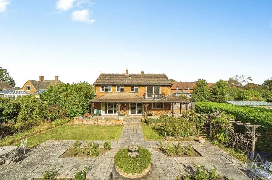 4 bed house for sale, Queen Catherine Road, Steeple Claydon, MK18