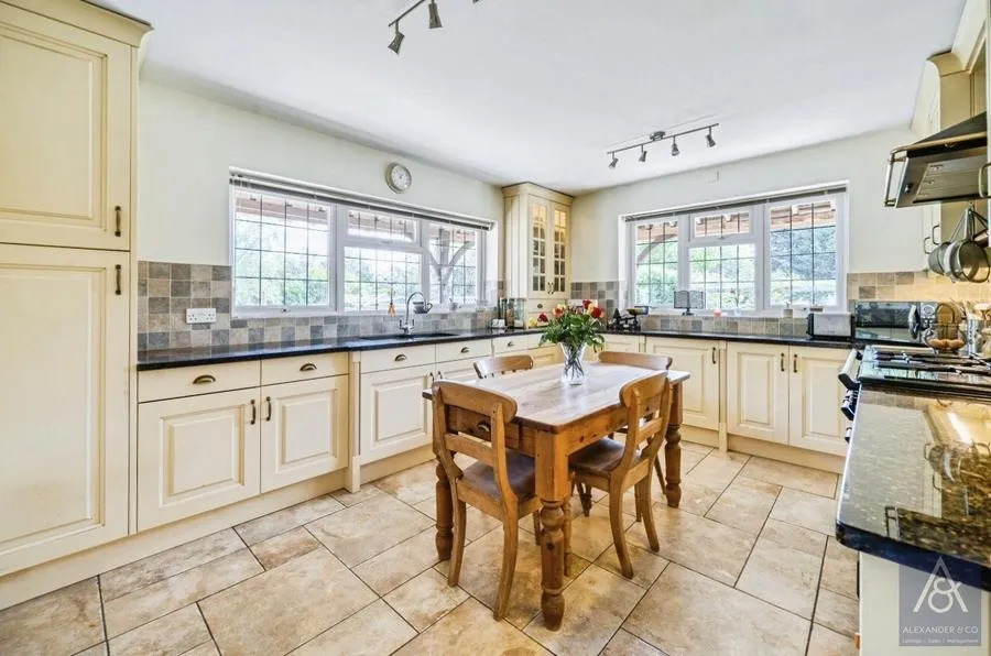 Queen Catherine Road, Steeple Claydon, MK18, photo 5