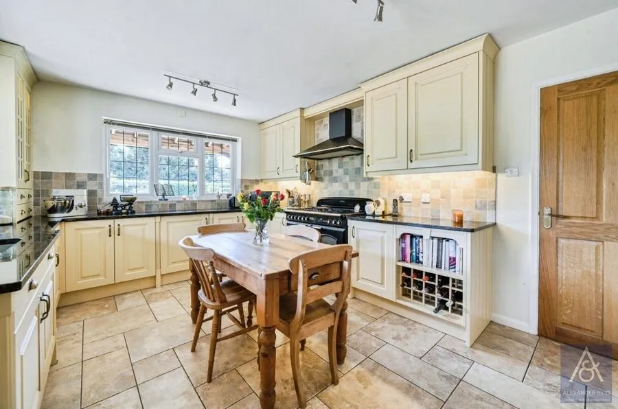 Queen Catherine Road, Steeple Claydon, MK18, photo 15