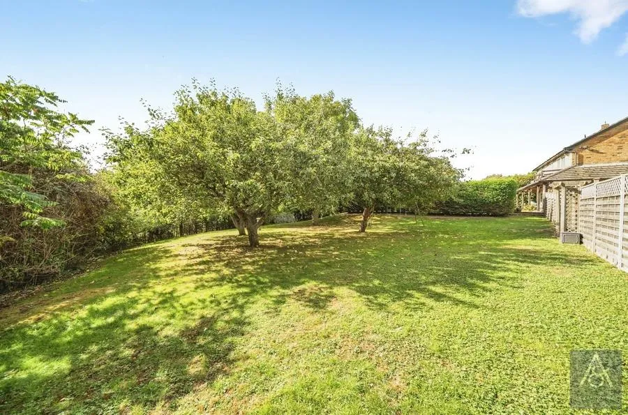 Queen Catherine Road, Steeple Claydon, MK18, photo 23