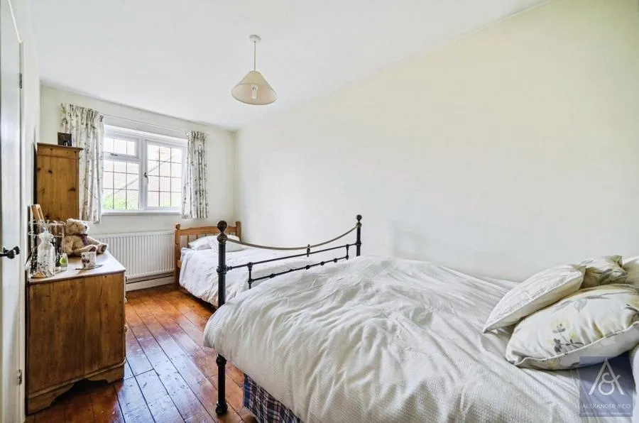 Queen Catherine Road, Steeple Claydon, MK18, photo 9