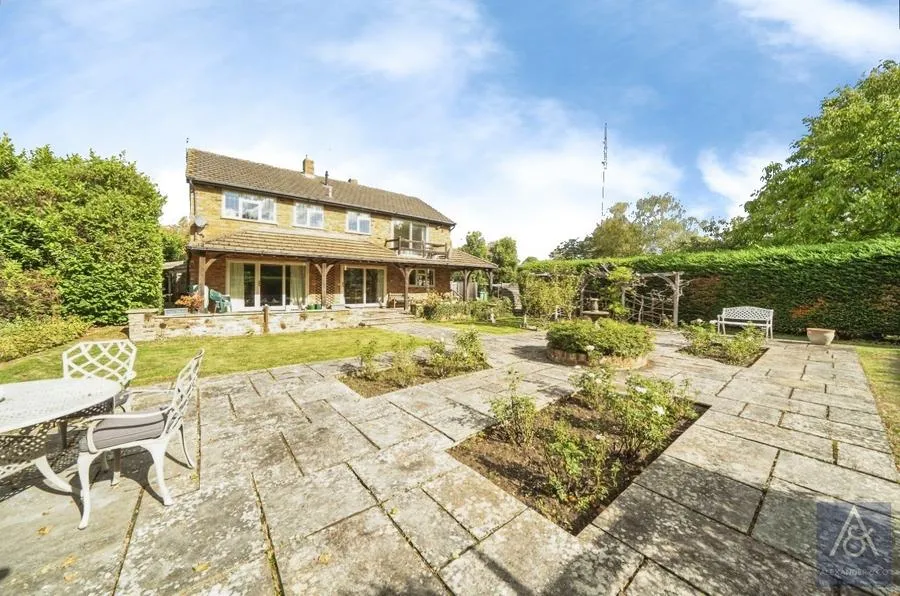 Queen Catherine Road, Steeple Claydon, MK18, photo 25