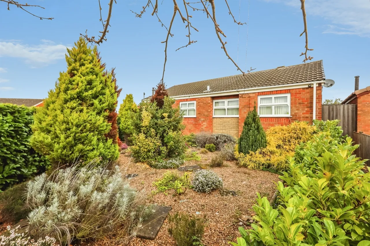 2 bed house for sale — Blackthorn Close, Scunthorpe