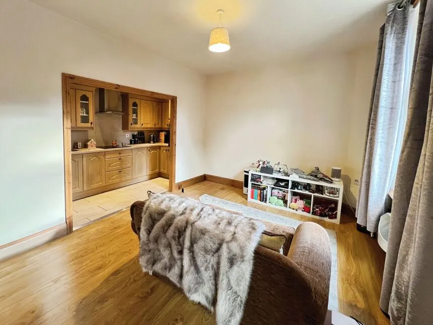Bradford Road, Batley, WF17, photo 3